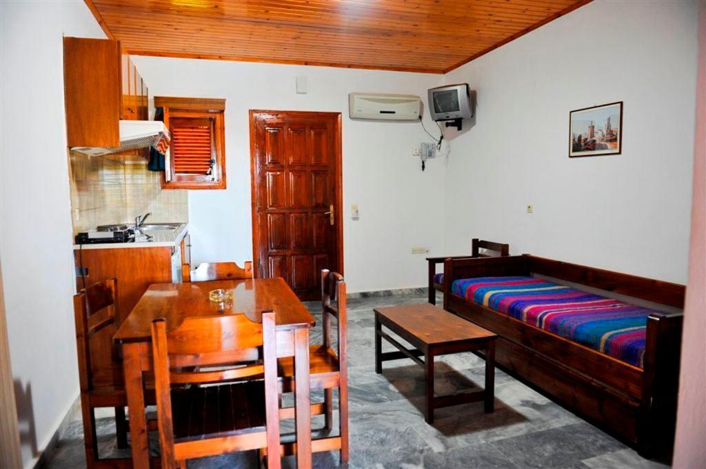 Ilena Hotel Acharavi  Pokój zdjęcie